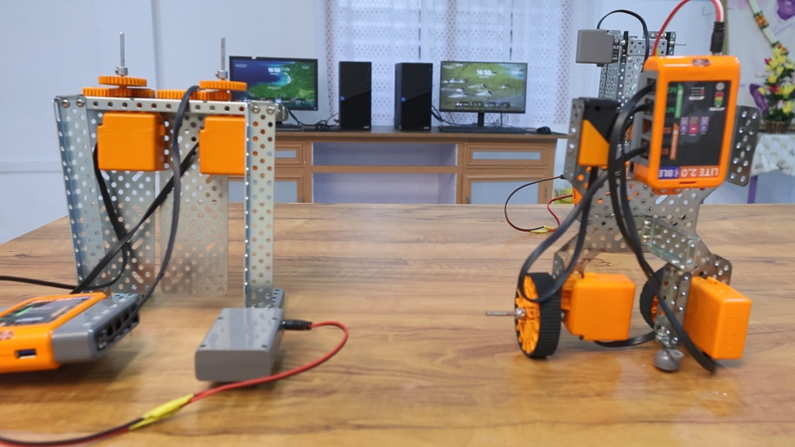 Robotics kit components used by students in CreaSpark lab